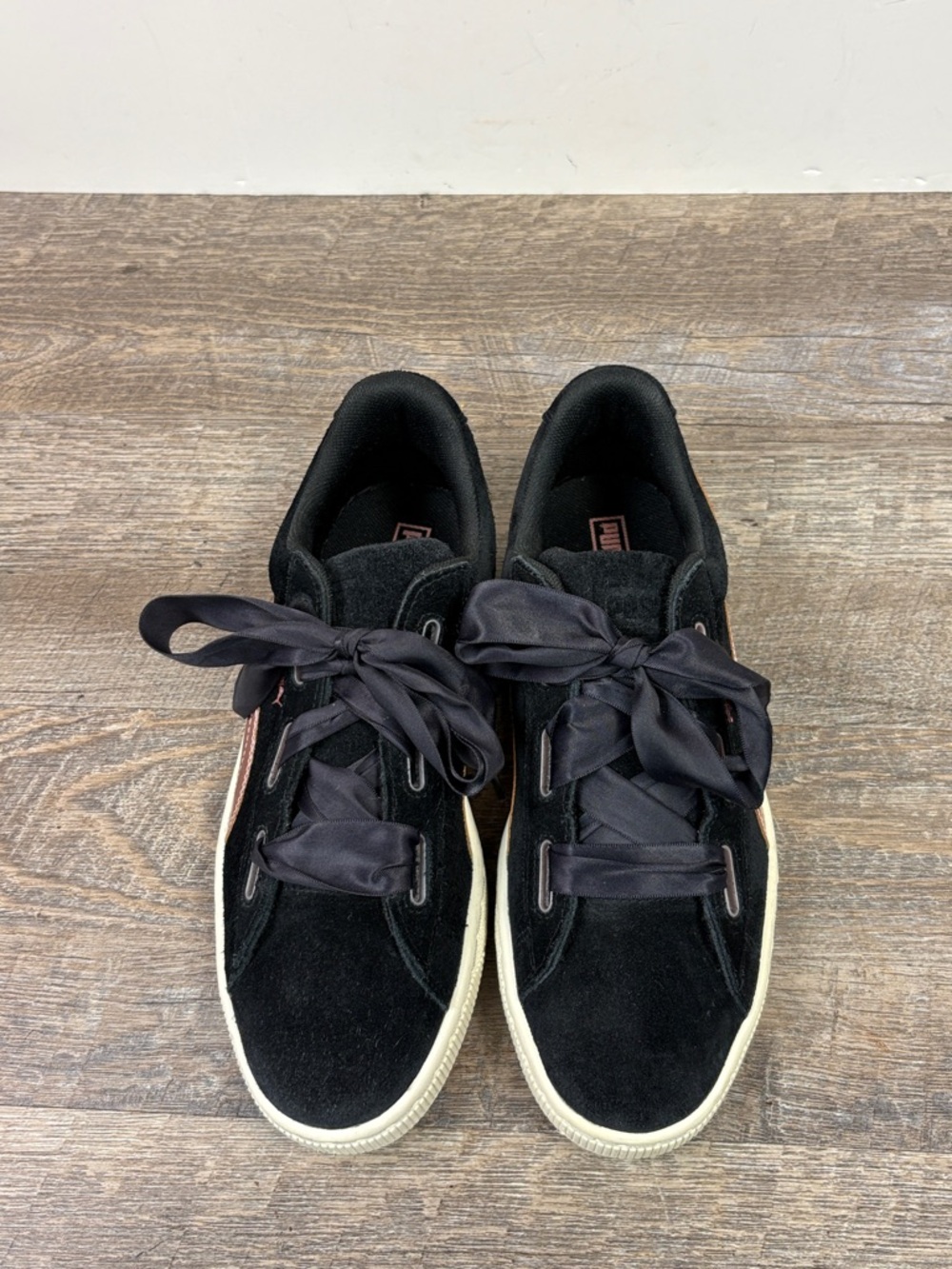 Puma Suede Heart Sneakers Black Rose Gold Satin Ribbon Laces Size 7 - Picture 2 of 8